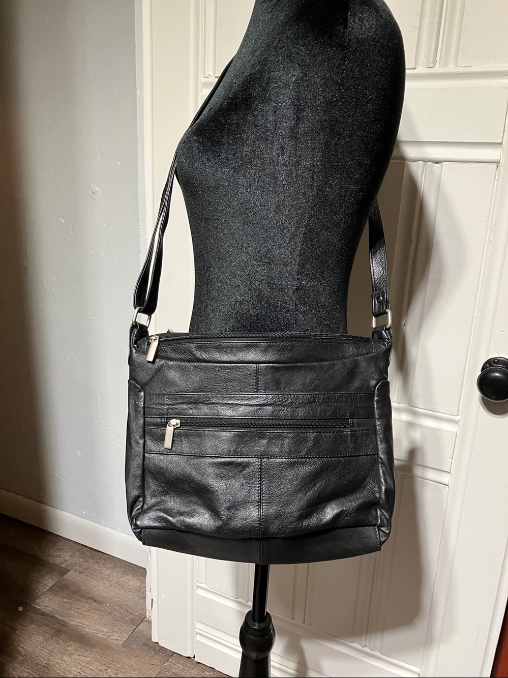 Green Mountain Leather Shoulder/Crossbody Bag Black